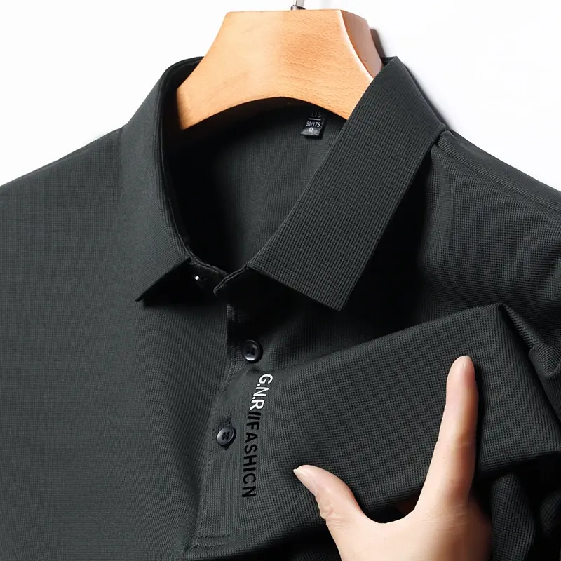 New Men's Business Casual Short Sleeved Shirt with Badge Solid Color Polo Shirt Fashionable Breathable Comfortable Versatile Top