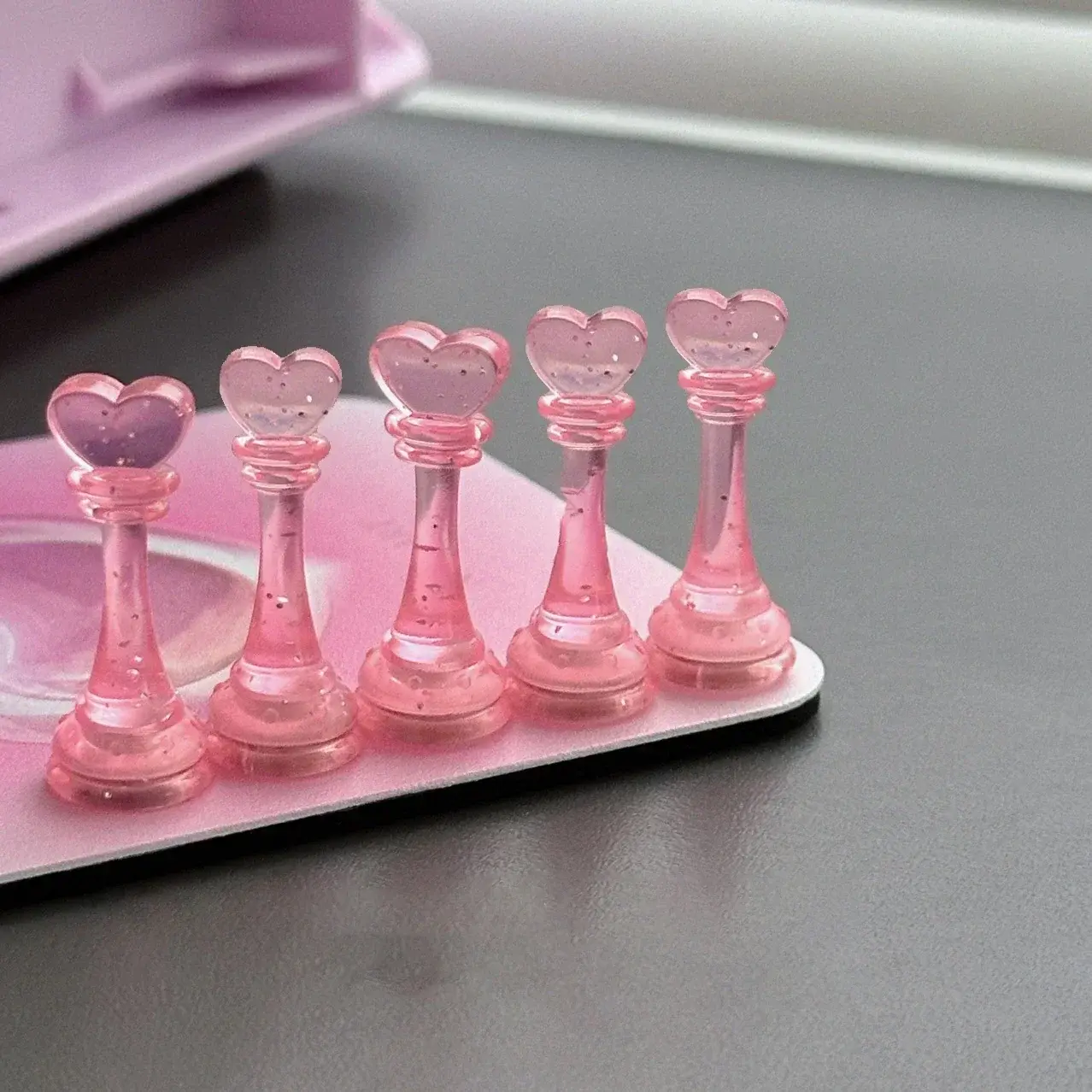 Lootaan Love Heart Nail Holder Tips Stand for Press On Nails Acrylic Showing Shelves Nail Art Display Organizer Manicure Tool