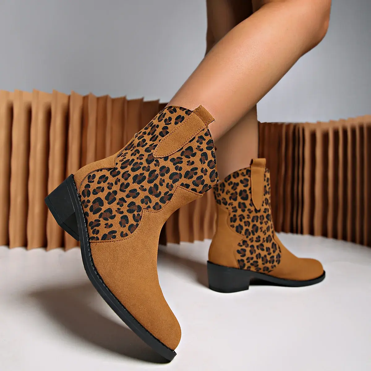 Women Boots Autumn/winter New Leopard Print Pointed Toe Boots V-shaped Shoe  Low Heel Comfort Non Slip Fashion Boots 2024