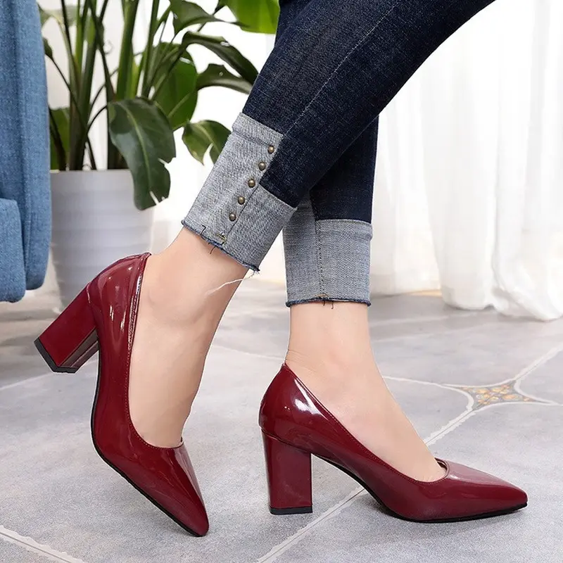 2022 New Style Pointed Sexy Thick Heel Shoes Solid Color Fashion Versatile Shoes Wedding Banquet Celebrity Style Talon Femme