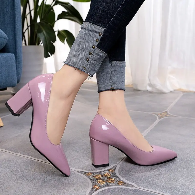 2022 New Style Pointed Sexy Thick Heel Shoes Solid Color Fashion Versatile Shoes Wedding Banquet Celebrity Style Talon Femme