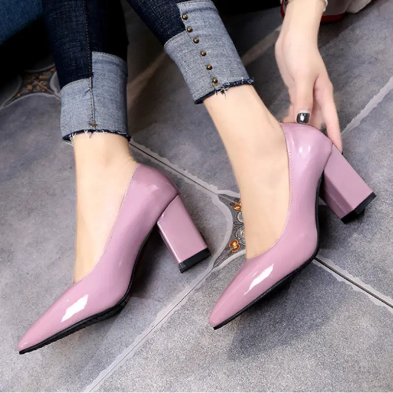 2022 New Style Pointed Sexy Thick Heel Shoes Solid Color Fashion Versatile Shoes Wedding Banquet Celebrity Style Talon Femme