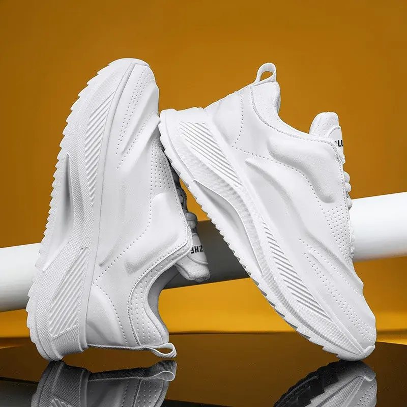 Men Sneaker Designers Sports Shoes Men Student High Quality Vulcanized Shoes Lace UP Soft Soles Outdoors Platform Running Shoes