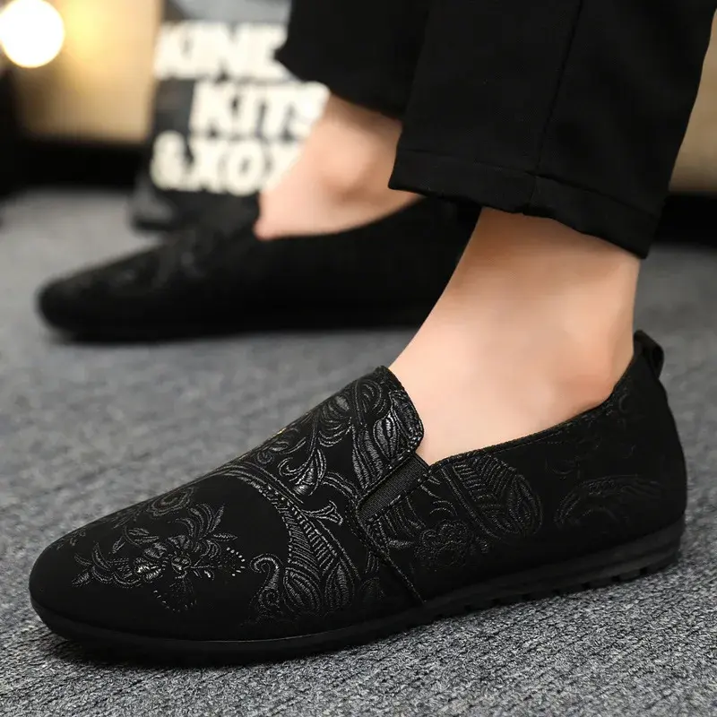 Men's Popular Bean Shoes One Foot Lazy Shoes Versatile Breathable Casual Driving Cloth Shoes Street Style Flower Patterns 2025