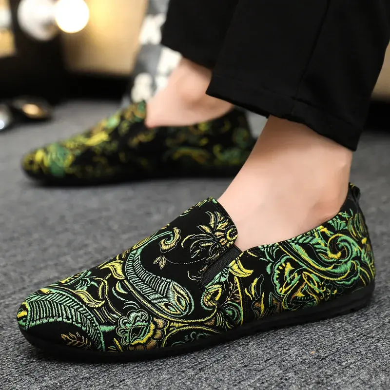 Men's Popular Bean Shoes One Foot Lazy Shoes Versatile Breathable Casual Driving Cloth Shoes Street Style Flower Patterns 2025