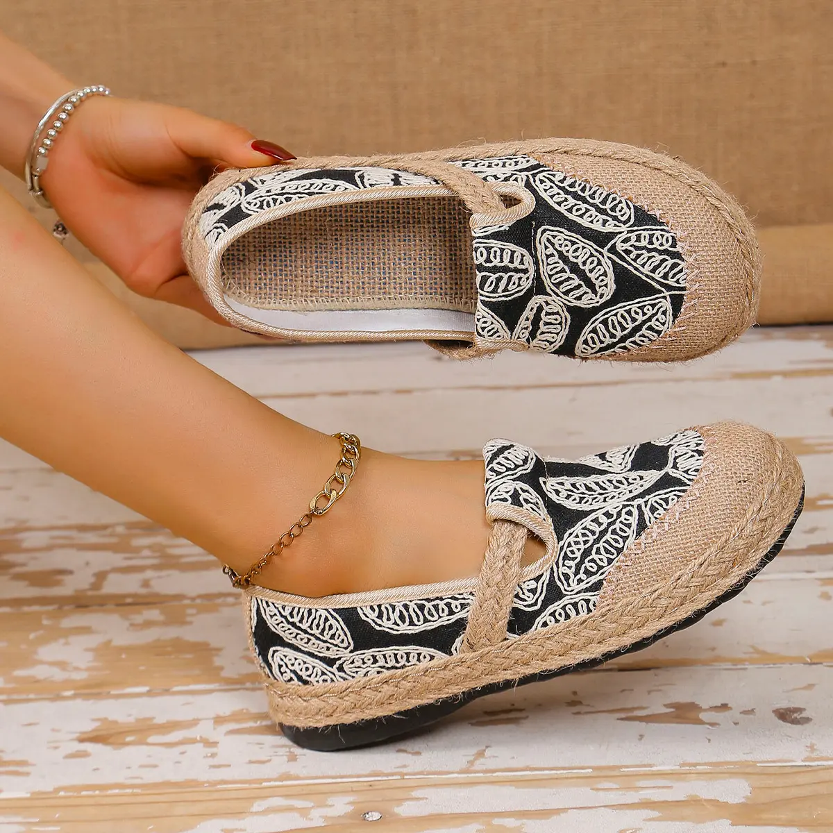Women's Flats  Summer New Vintage Weave Breathable Casual Shoes Fashion Embroidery Lightweight Comfortable Half Slippers