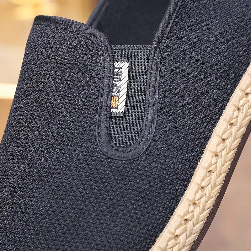 2025 New men's simple breathable shoes lightweight casual shoes soft sole anti-skid soft comfortable slip-on lazy shoes