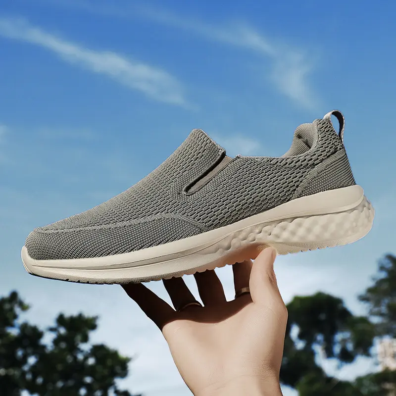 Slip-on Flats Vulcanized Shoes New Breathable Men Casual Shoes Lightweight Outdoor Male Walking Shoes Anti-slip Men's Sneakers