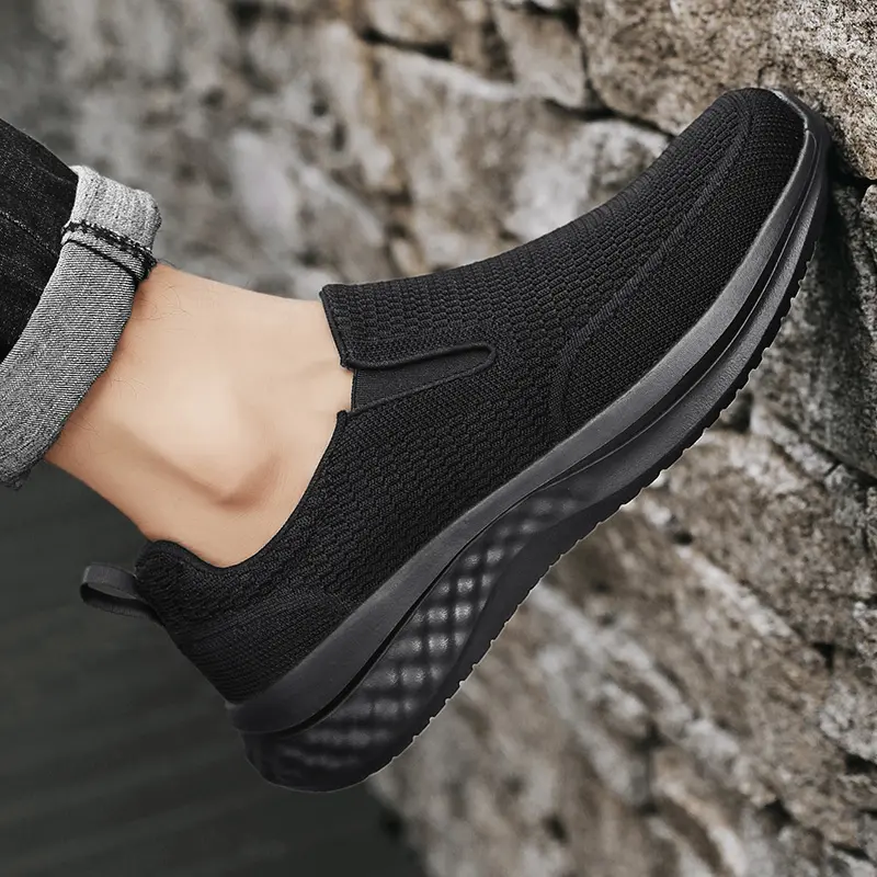 Slip-on Flats Vulcanized Shoes New Breathable Men Casual Shoes Lightweight Outdoor Male Walking Shoes Anti-slip Men's Sneakers