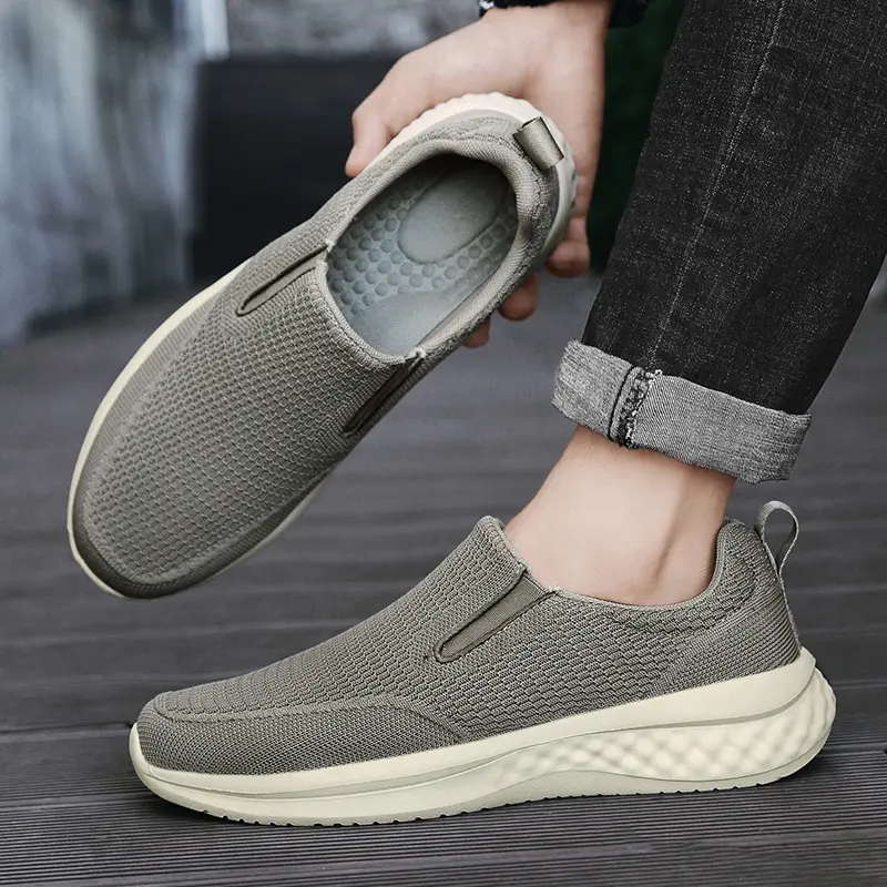 Slip-on Flats Vulcanized Shoes New Breathable Men Casual Shoes Lightweight Outdoor Male Walking Shoes Anti-slip Men's Sneakers