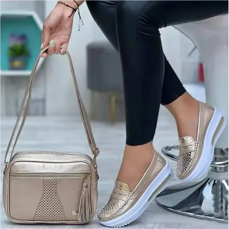 Plus Size 43 Women's Casual Shoes Breathable Lightweight Slip on Vulcanized Shoes Women Platform Comfortable Sneakers Zapatillas
