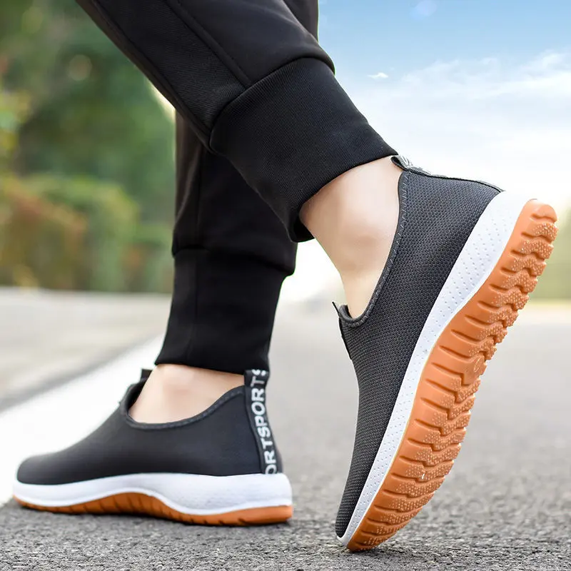 2025 Men's Sneakers Breathable Casual Shoes Lightweight Cloth Shoes Outdoor Non-Slip Loafers Slip on Soft Sole Men Running Shoes