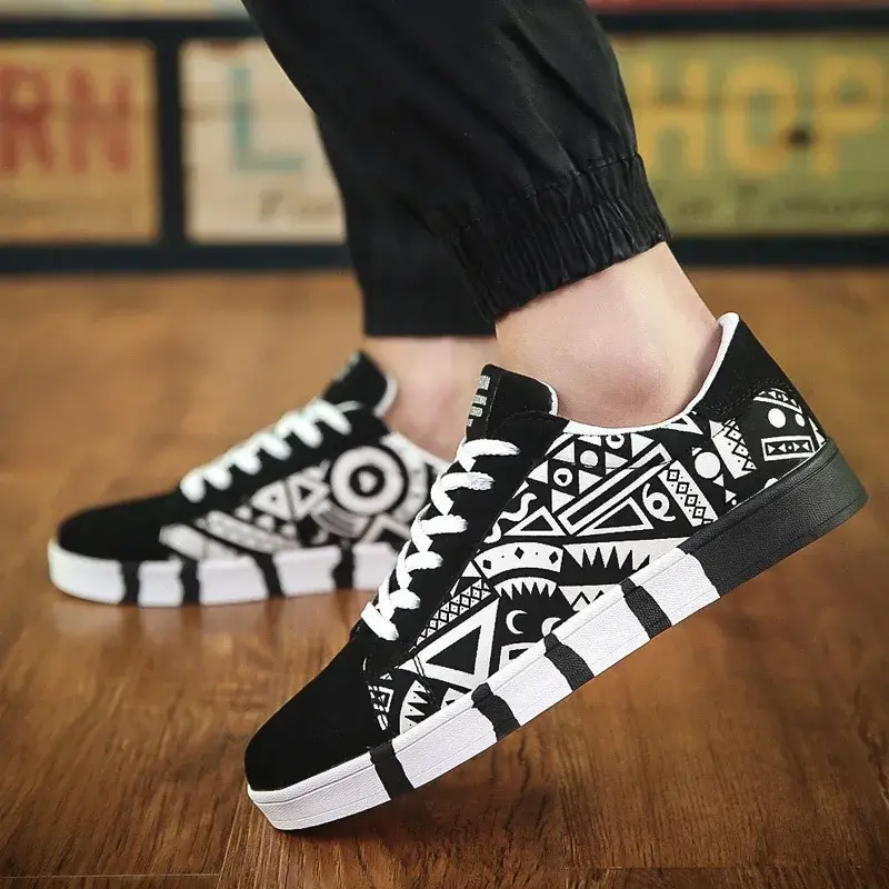 Men's Sneakers Graffiti Canvas Shoes Fashion Black Casual Shoes Lace-up Vulcanized Shoe Designer Flat Men Shoes Tenis Masculino