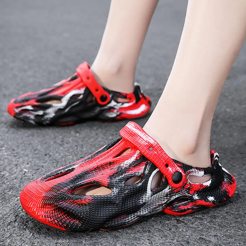 Men's Sandals Soft EVA Slippers Summer Clogs Shoes Outdoor Women Beach Sandals Indoor Home Couple Slippers Designer Hollow Shoes