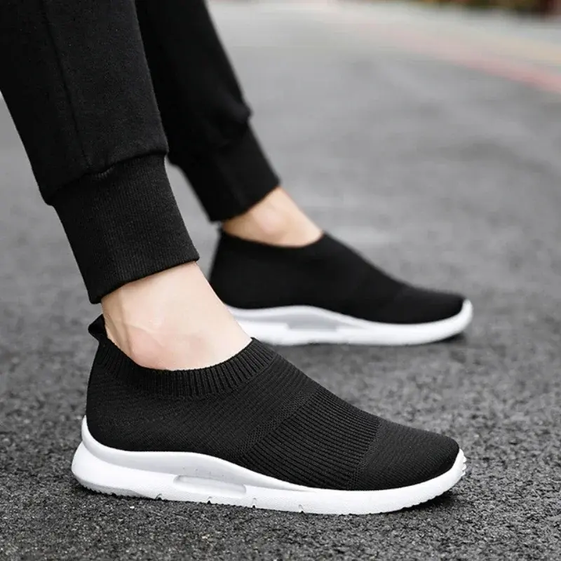 Men's Sneakers Breathable Loafers Outdoor Soft Sole Flats Mesh Men Running Shoes Lightweight Slip on Casual Shoes Tenis Hombres