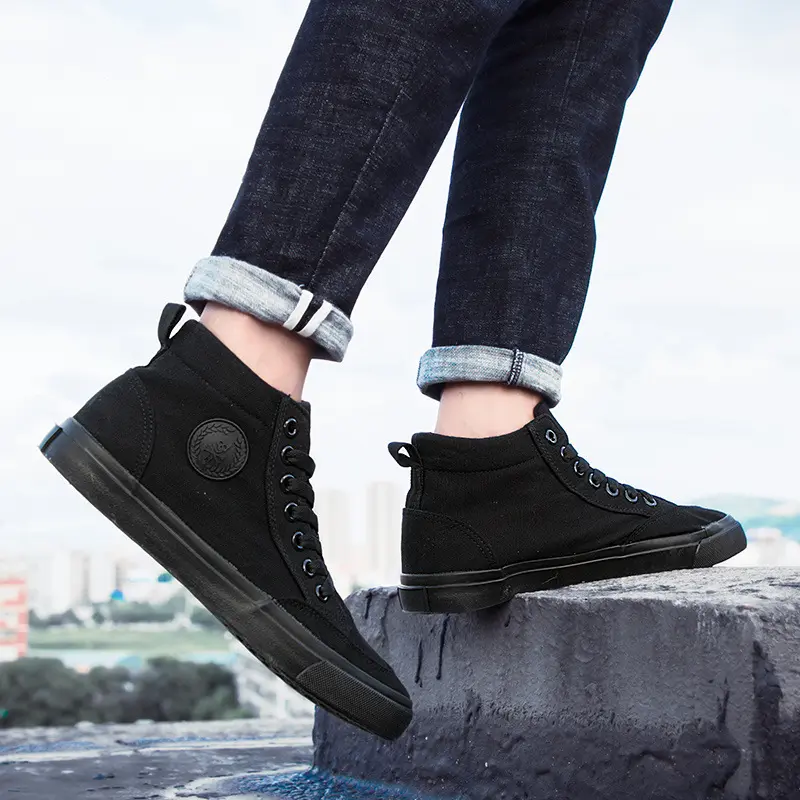High Top Canvas Shoes Men Shoes Fashion Classics Casual Shoes Solid Color Lace Up Running Shoe High Quality Flat Male Sneakers