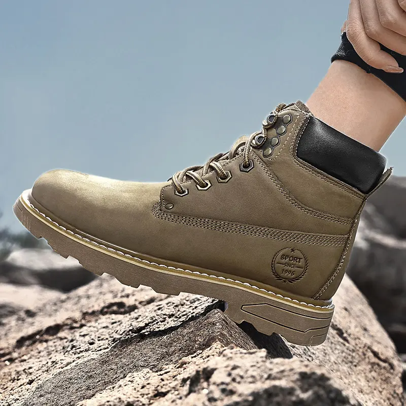 Outdoor Leather Mens Slip on Boots Platform Shoes Luxury Brand Men Winter Plush Snow Boots Fashion All-match Men Motocross Boots