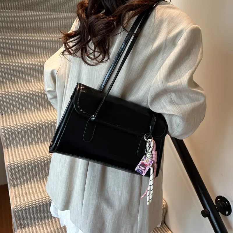 Fashion PU Leather Women's Shoulder Bags Commuter Ladies Underarm Bag Large Capacity Portable Female Tote Handbags with Pendant