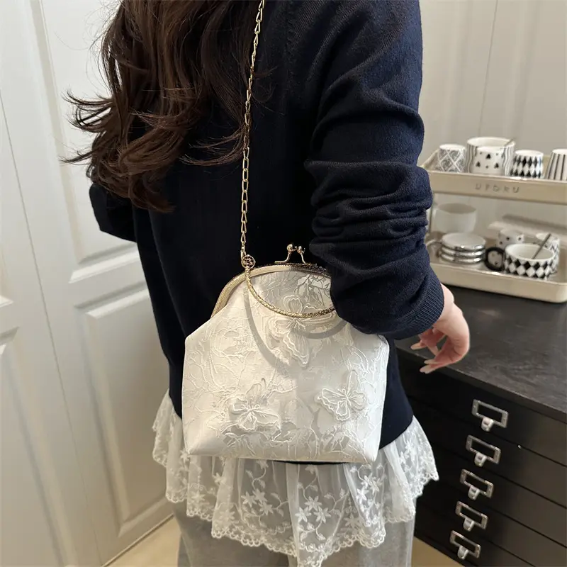 Chinese Style Butterfly Embroidery Women's Shoulder Bags Dinner Party Ladies Chain Crossbody Bag Elegant Simple Female Handbags