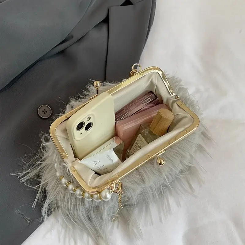 Beading Chain Women's Evening Plush Handbags Faux Fur Tassel Ladies Shoulder Bag Elegant Female Crossbody Bags Party Furry Purse
