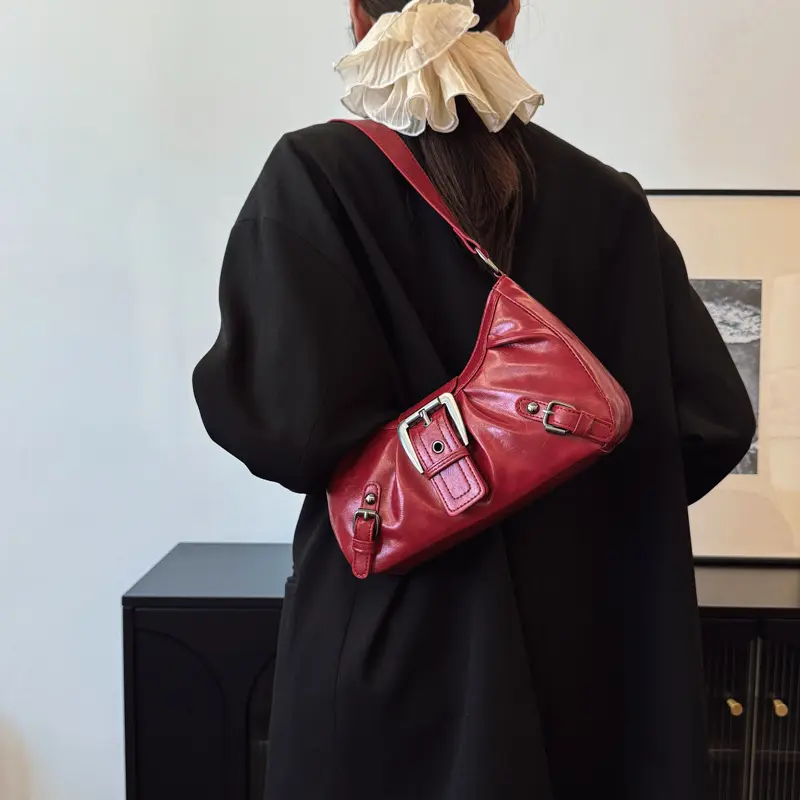 Vintage Commuter Women Shoulder Bags Y2K Cool Hot Girls Pu Leather Hobos Underarm Bag Solid Color Pleated Design Ladies Handbags