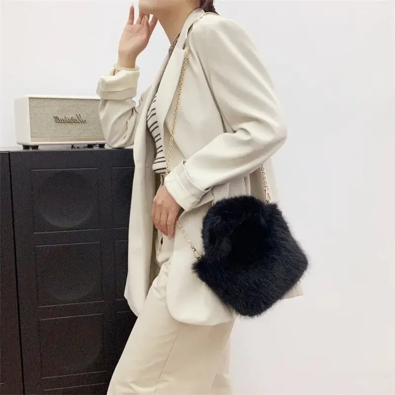Fashion Luxury Fake Fur Women's Shoulder Bag Sweet Cool Chain Plush Ladies Messenger Bags Simple Solid Color Female Tote Handbag