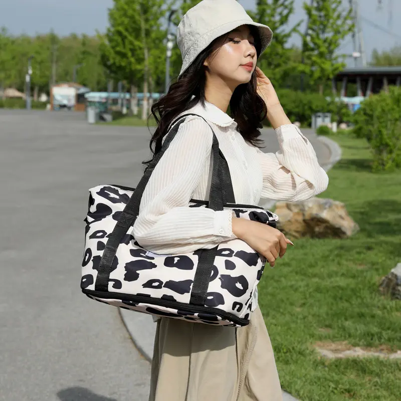 Large Capacity Portable Travel Ladies Shoulder Bag Leopard Prints Female Waterproof Oxford Cloth Handbags Girls Tote Fitness Bag