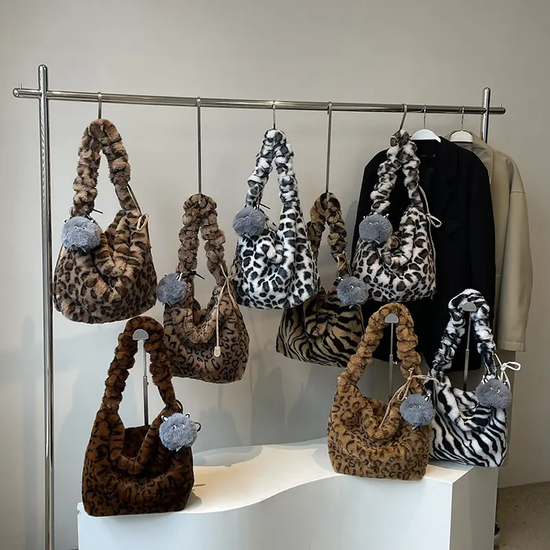 Leopard Print Cool Girls Plush Shoulder Bags Large Capacity Women's Soft Furry Crossbody Bag Pendant Female Large Tote Handbags