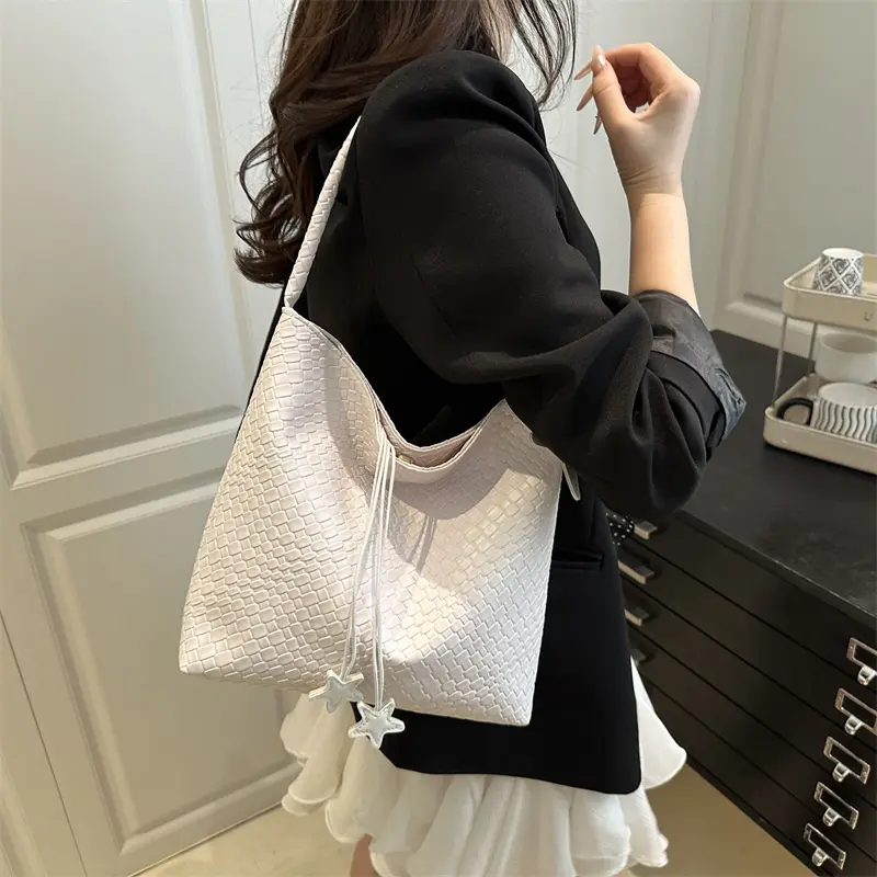 Large Capacity Woven PU Bucket Shoulder Bags for Women Commuter Solid Color Ladies Star Handbag Simple Female Underarm Bag Tote