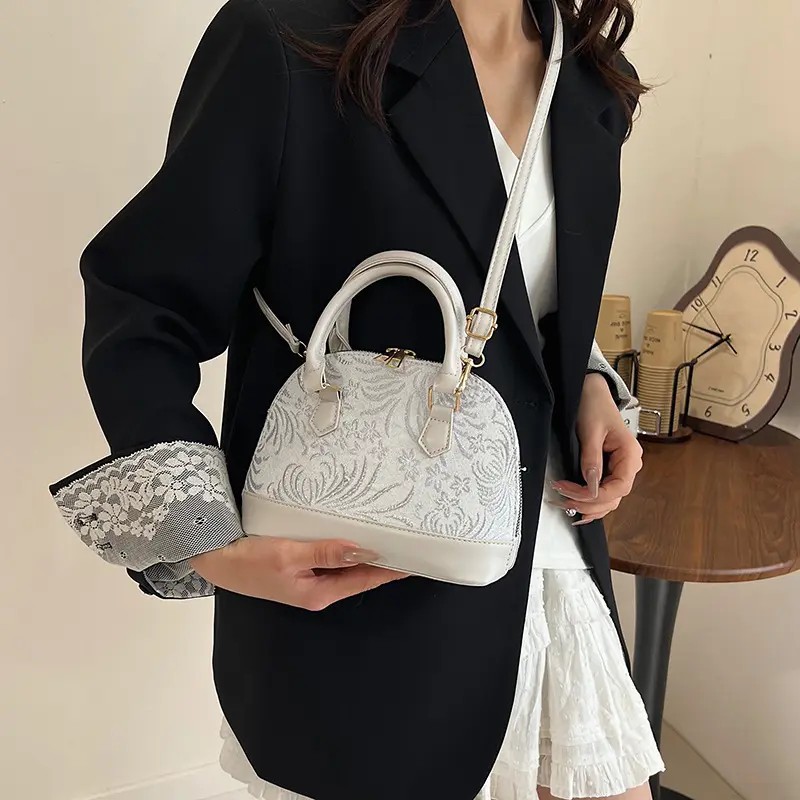Embroidery Design Saddle Shoulder Bags for Women Elegant Ladies Crossbody Bag Phone Clutch Casual Portable Female Handbags