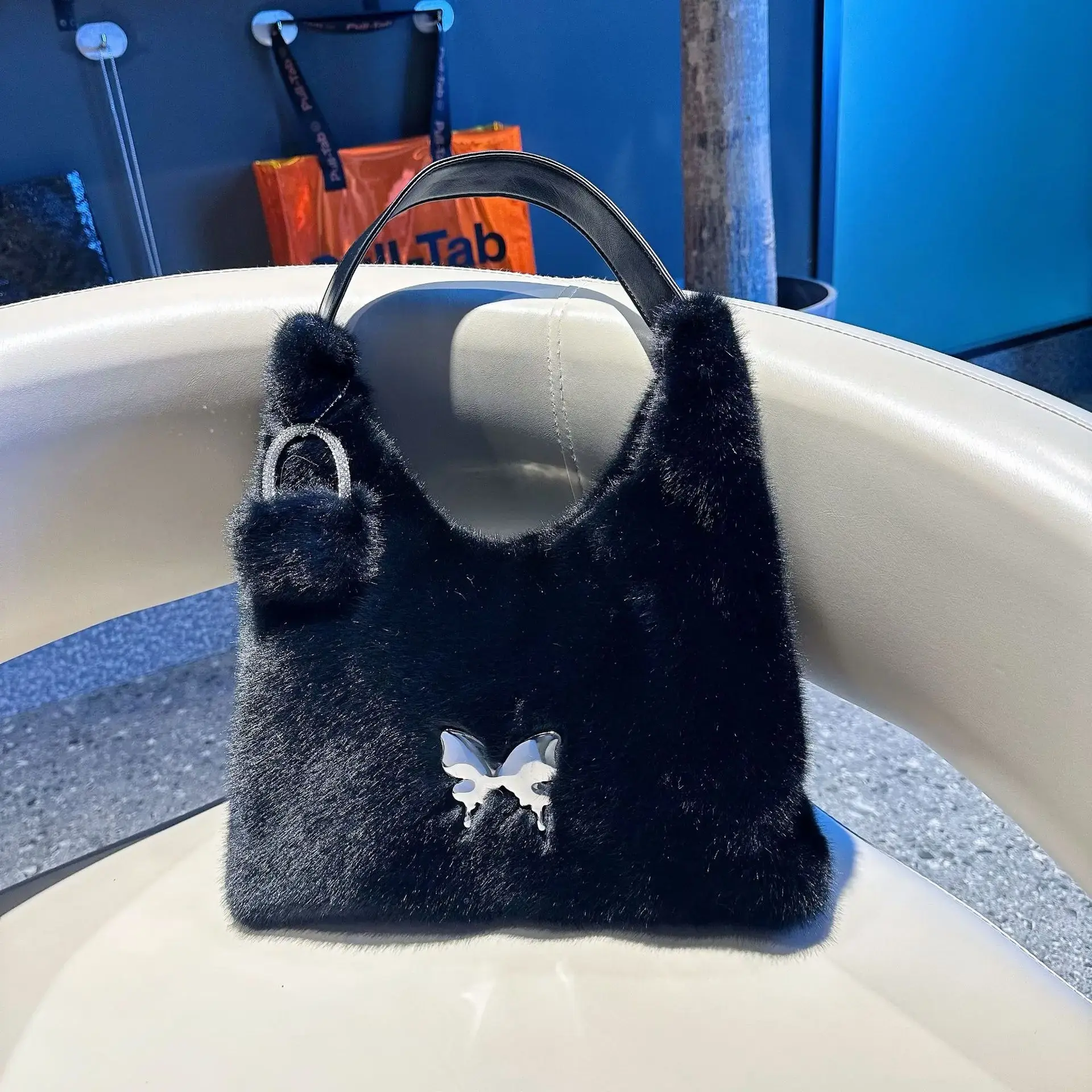 Fashion Butterfly Women's Furry Shoulder Bags Bowknot Soft Plush Ladies Underarm Bag Elegant Female Faux Fur Small Handbags