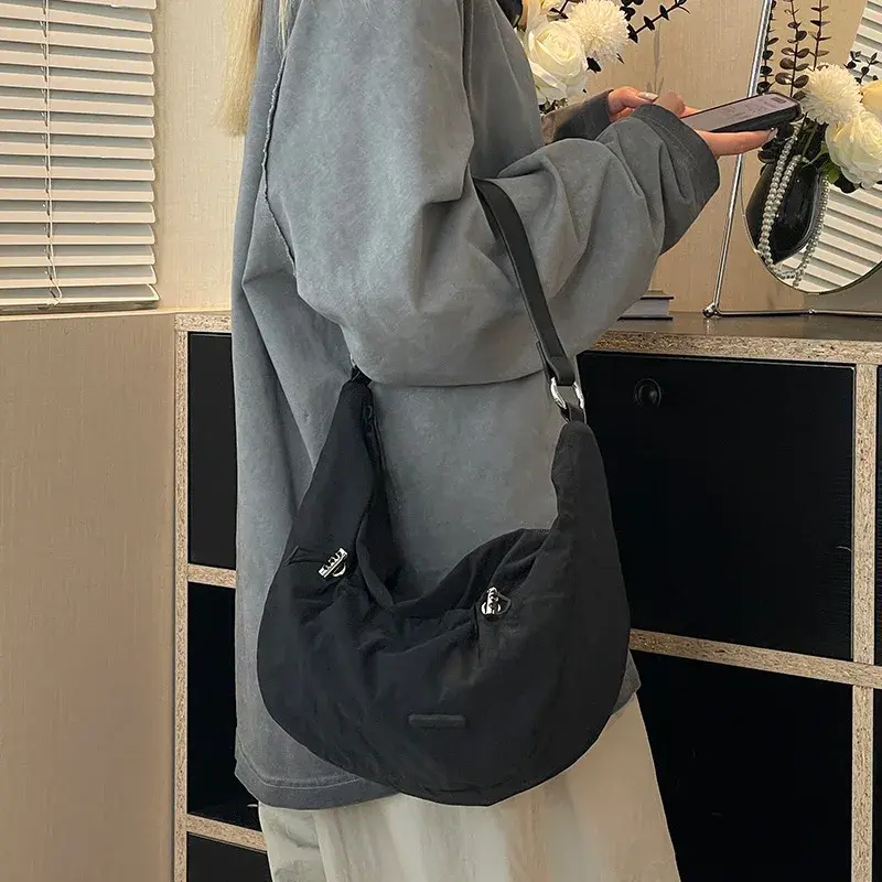 Waterproof Nylon Cloth Ladies Underarm Bag Outdoor Travel Girls Handbag Casual Pleated Design Drawstring Shoulder Bags for Women