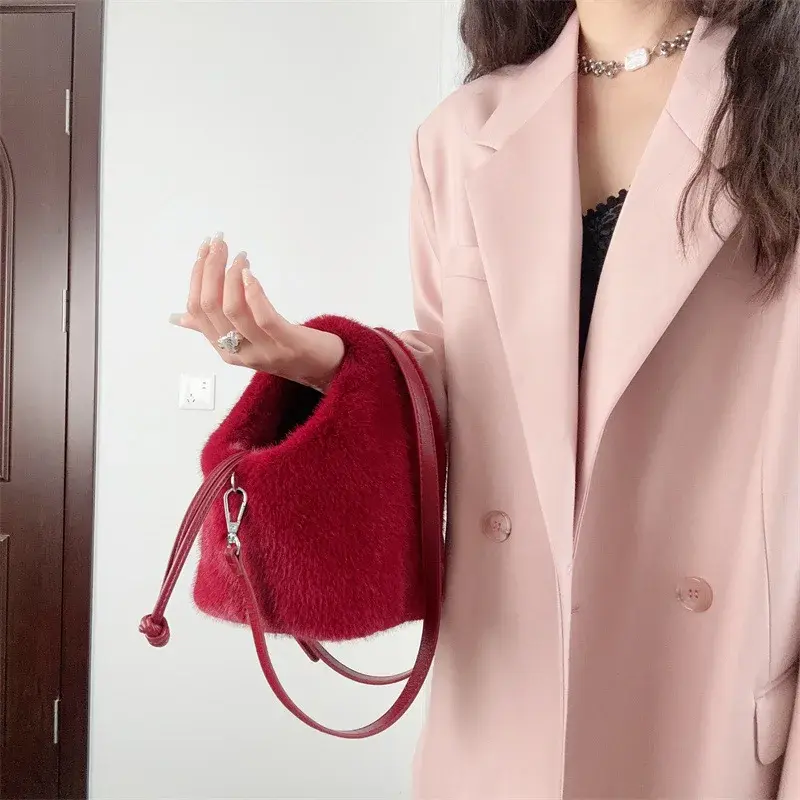 Furry Small Bucket Handbags Women Faux Fur Shoulder Bags Solid Color Ladies Plush Crossbody Bag Winter Fashion Female Tote Purse