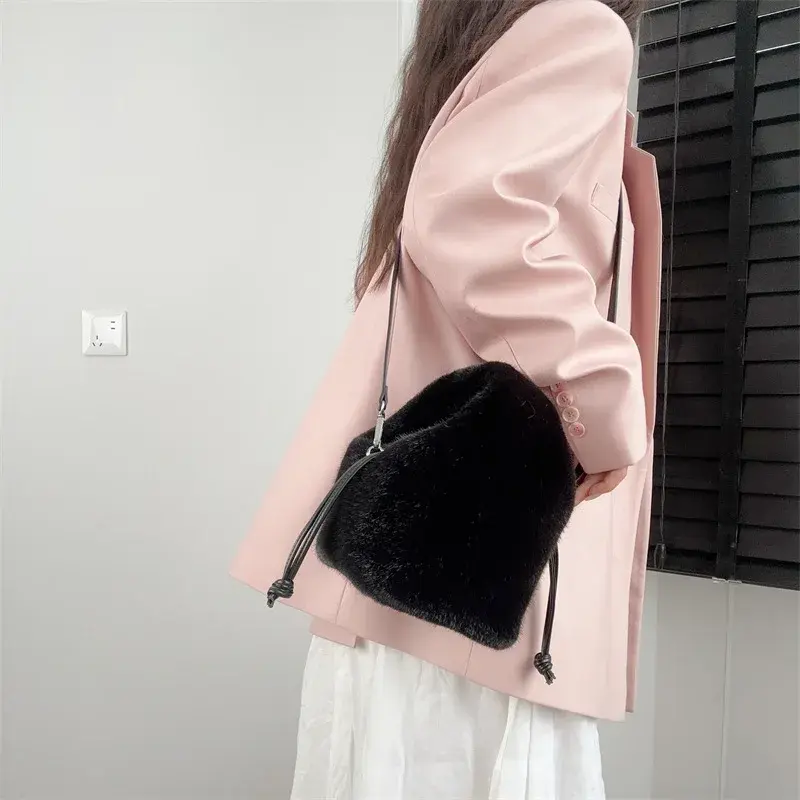Furry Small Bucket Handbags Women Faux Fur Shoulder Bags Solid Color Ladies Plush Crossbody Bag Winter Fashion Female Tote Purse