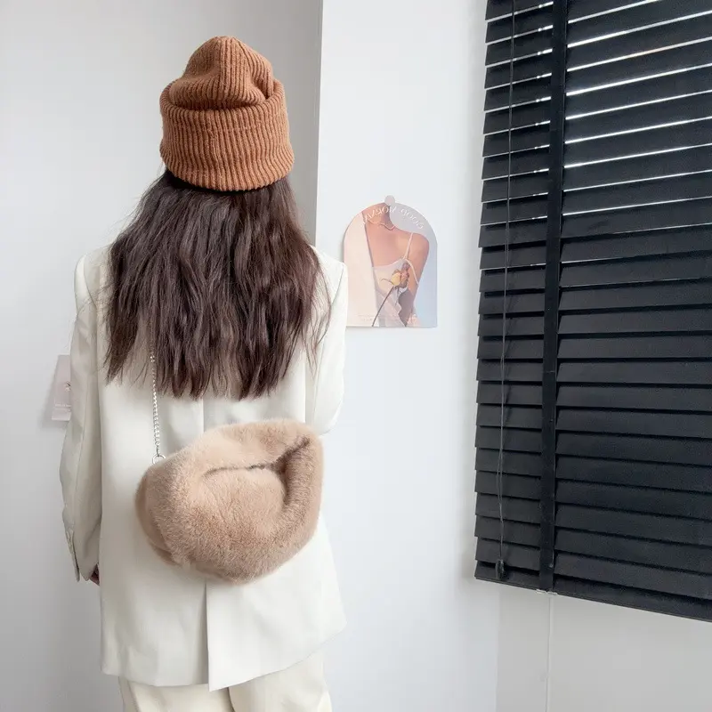 Cute Winter Plush Handbags for Women Solid Color Portable Ladies Furry Crossbody Bags Luxury Faux Fur Female Clutch Shoulder Bag