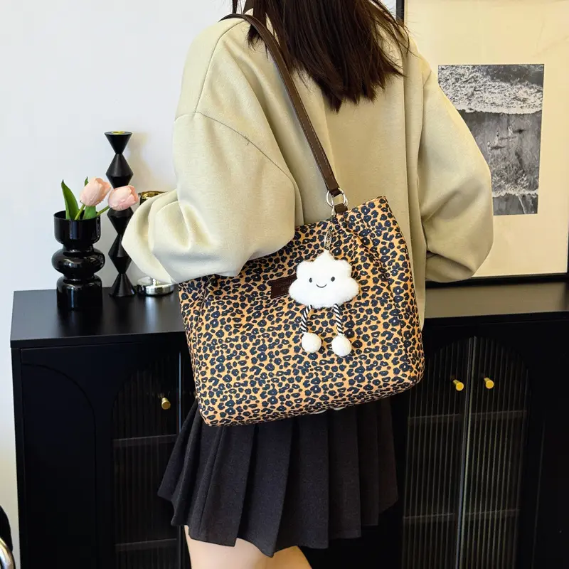 Retro Casual Leopard Print Women's Shoulder Bags Large Capacity Commuter Ladies Handheld Bag Fashion Cool Girls Shopping Tote