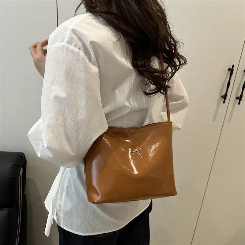 Casual Bow Pu Shoulder Bags for Women Large Capacity Commuter Ladies Messenger Bag Simple Girls Handbags Tote with Plush Pendant