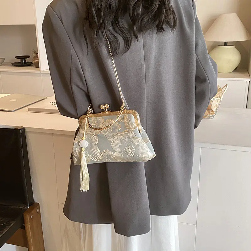 Fashion Elegant Women Shoulder Bags Clutch Chinese Style Ladies Chain Crossbody Bag Casual Girls Handbags Purse Tassel Pendant