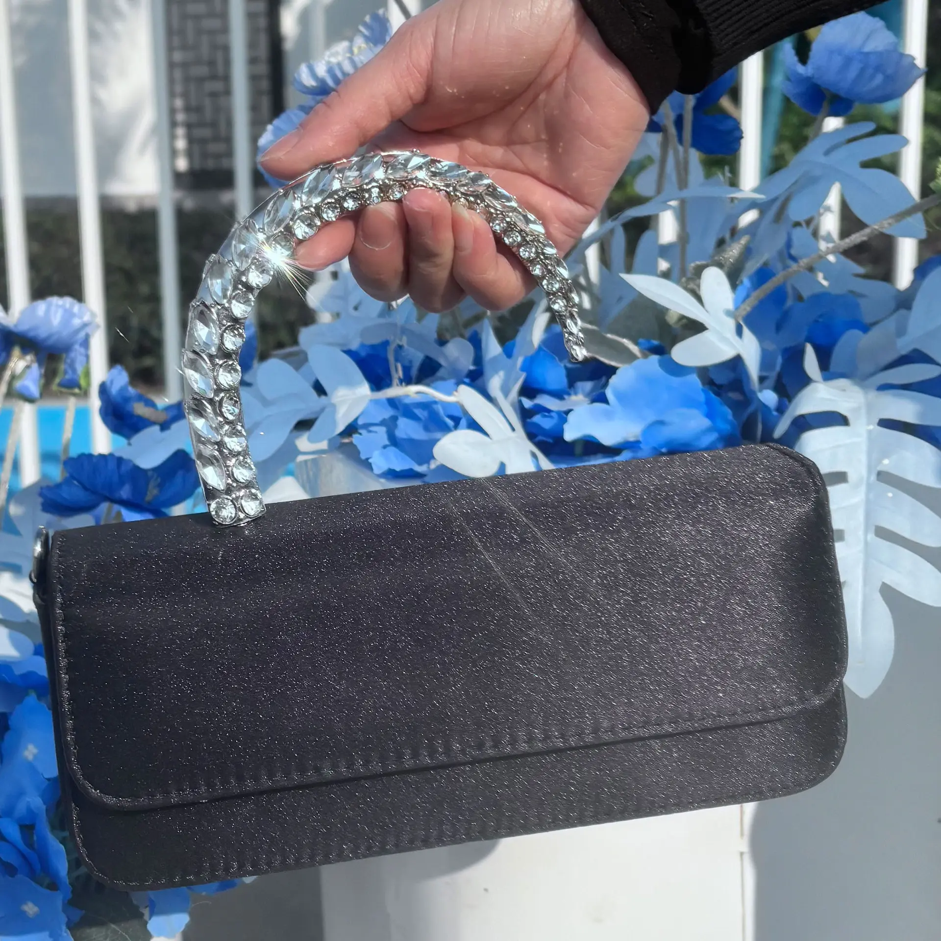 Luxury Crystal Handle Women Handbag Fashion Satin Silk Evening Bags for Women Diamond Shoulder Crossbody Bag Party Clutch Ladies
