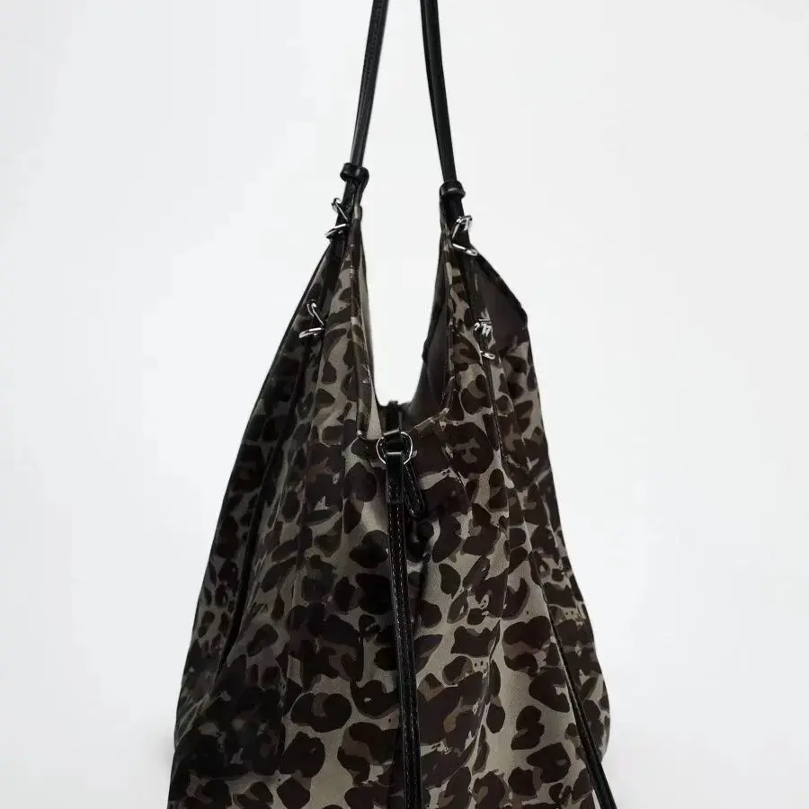 Fashion Leopard Tote Bags for Women Satin Shoulder Bag Animal Printed Designer Handbags Large Capacity Silk Shopper Purses New