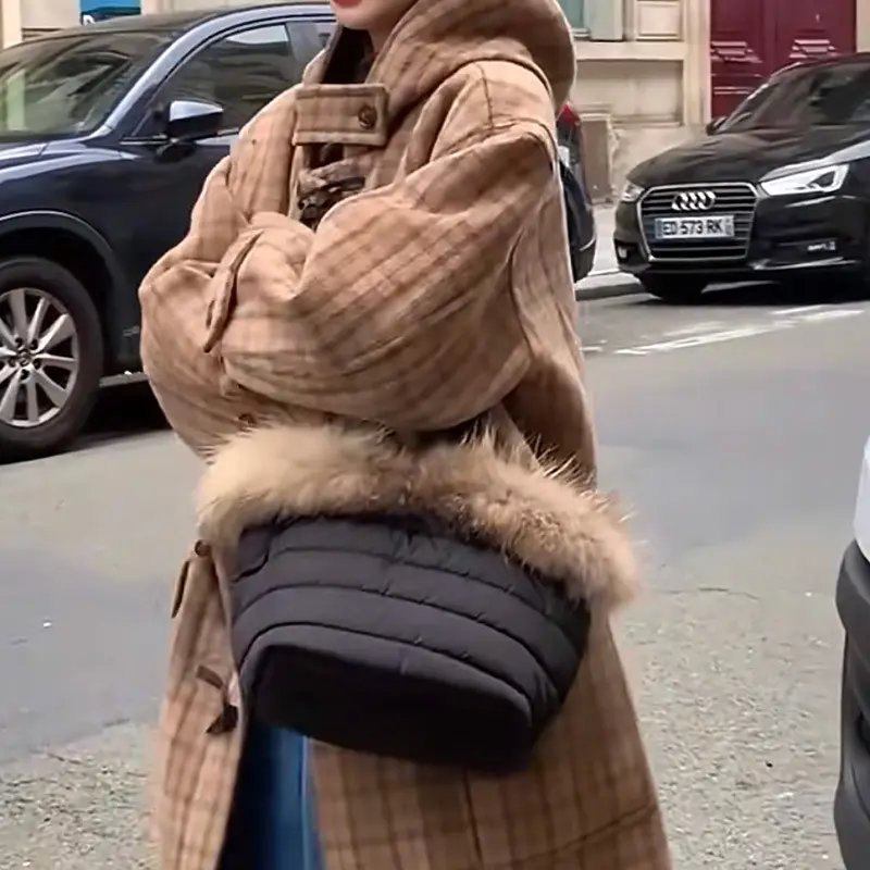 Fluffy Space Cotton Bucket Bag Luxury Designer Padded Handbags Nylon Quilting Shoulder Bag Down Faux Fur Bags for Women 2025 New
