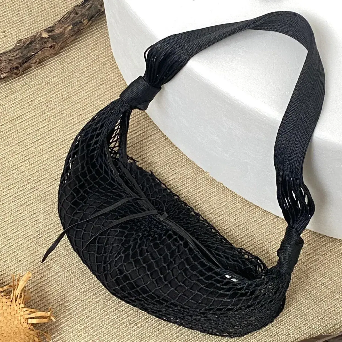 Fashion Designer Mesh String Bag Hollow Fishing Net Shoulder Crossbody Bag Half Moon Hobos Tote Bags for Women Croissant Shopper