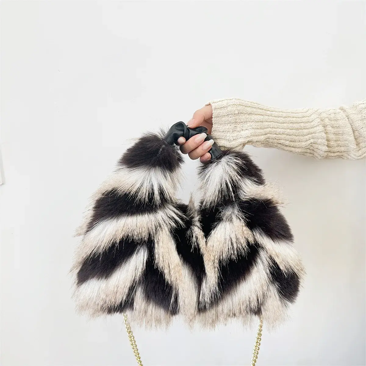 Fluffy Faux Fur Bags for Women Luxury Soft Plush Shoulder Crossbody Bag Half Moon Women's Handbags 2025 Winter Warm Shopper Tote