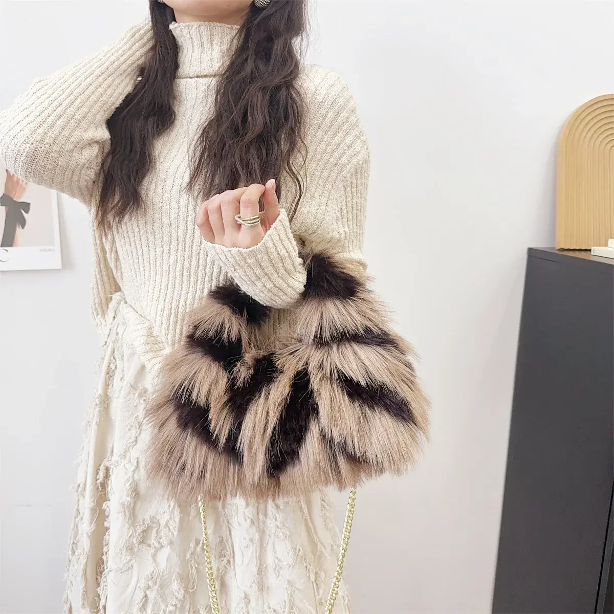 Fluffy Faux Fur Bags for Women Luxury Soft Plush Shoulder Crossbody Bag Half Moon Women's Handbags 2025 Winter Warm Shopper Tote