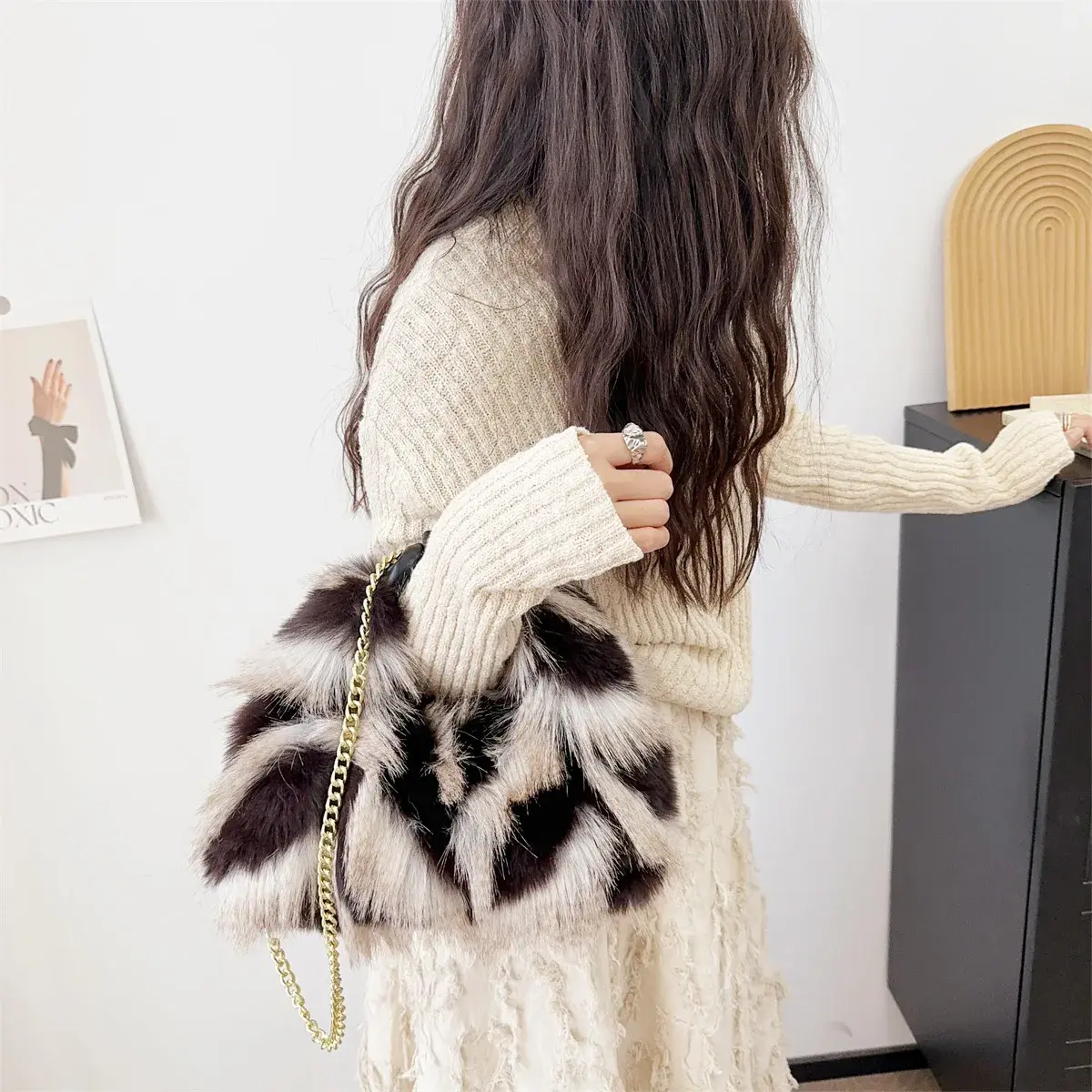 Fluffy Faux Fur Bags for Women Luxury Soft Plush Shoulder Crossbody Bag Half Moon Women's Handbags 2025 Winter Warm Shopper Tote