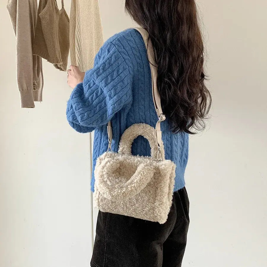 Mini Lambswool Tote Bag Casual Faux Fur Bags for Women Handbags Warm Plush Shoulder Crossbody Bags Small Flap Phone Purses Chic
