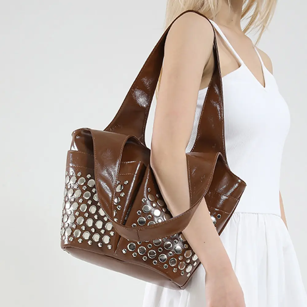Punk Rivet Bucket Bag Fashion PU Leather Shoulder Bag High Quality Studded Women Handbags and Purses Soft Women Bags Clutch NEW