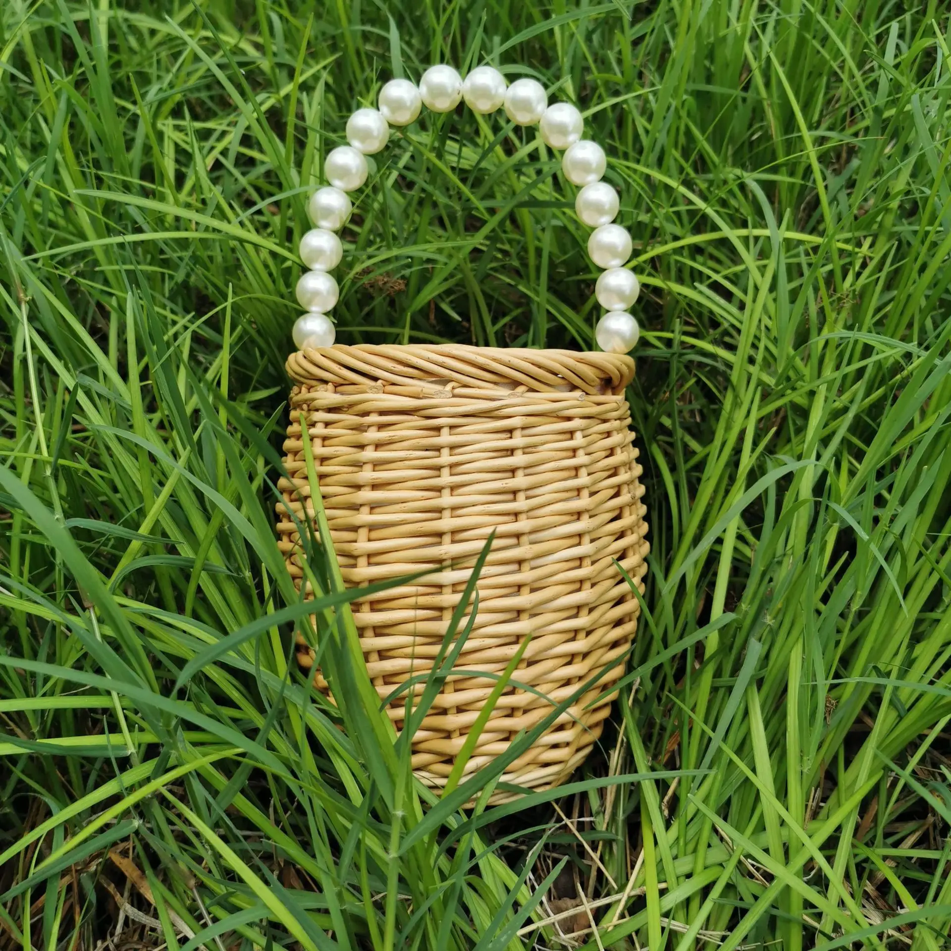 Fashion Pearls Handle Rattan Bags for Women Handbag Handmade Woven Straw Beach Bag Drawstring Wicker Basket Bag Purse Clutch NEW