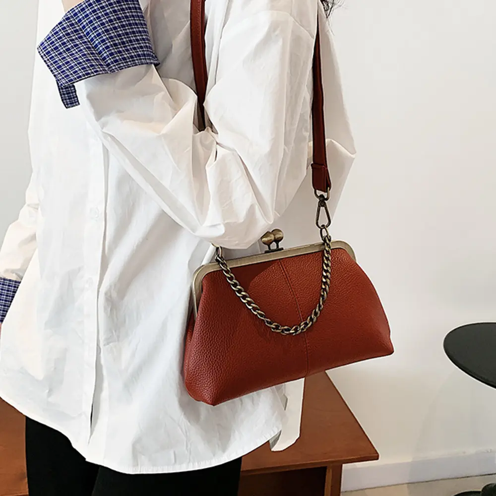 Vintage Shell Clip Shoulder Bag Lichee Pattern Frame Handbags Chains Sling Crossbody Bags for Women Kisslock Coin Lipstick Purse