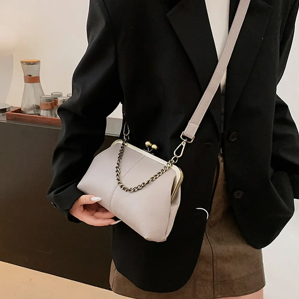 Vintage Shell Clip Shoulder Bag Lichee Pattern Frame Handbags Chains Sling Crossbody Bags for Women Kisslock Coin Lipstick Purse
